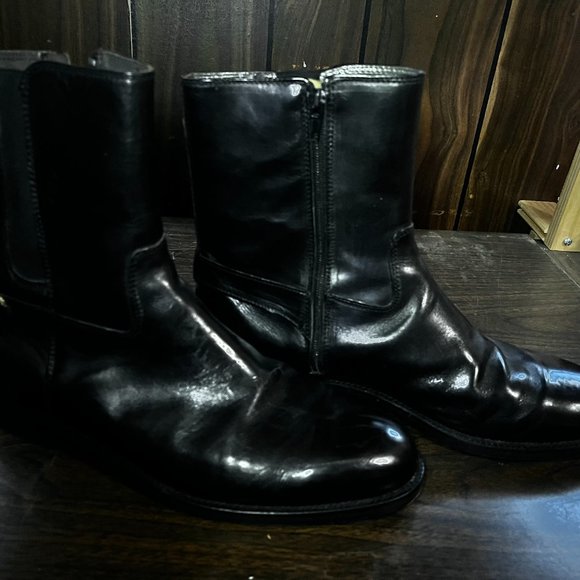 DOMANI  BOOTS SIZE 9 1/2 M